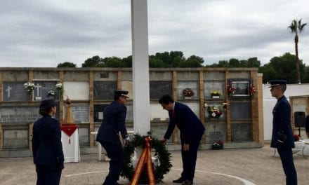 La Academia General del Aire recuerda a los Caídos por la Patria en el cementerio de San Javier