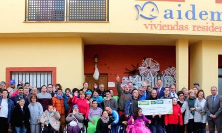 Aidemar recibe la recaudación de la Bicicleta Solidaria