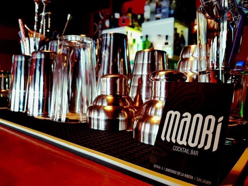 Maori Cocktail Bar: El lugar de cócteles y de copas de Santiago de la Ribera