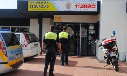 Policia local de San Javier pilla a dos personas in fraganti robando muebles de una casa de Santiago de la Ribera