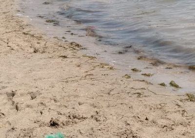 Degradación y reducción de la zona de baño en Playa de Castillicos en Santiago de La Riberan 1
