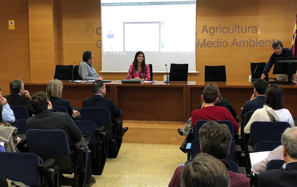 El gobierno regional de Murcia sigue pensando que el Mar Menor es una pecera que se puede limpiar y oxigenar con tuberías