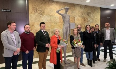 Donan una escultura del escultor y pintor José Julián Buhígues al Ayuntamiento de San Javier
