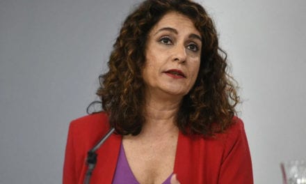 La ministra de Hacienda dice que “las cuentas de Murcia son una huida hacia adelante”