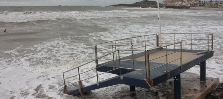 El Ministerio Transición Ecológica no considera necesario destinar fondos públicos adicionales para reparar las playas del Mar Menor