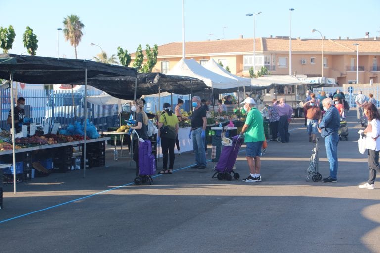 El mercadillo semanal de San Pedro del Pinatar retoma su actividad en el Recinto Ferial ofreciendo productos de alimentación