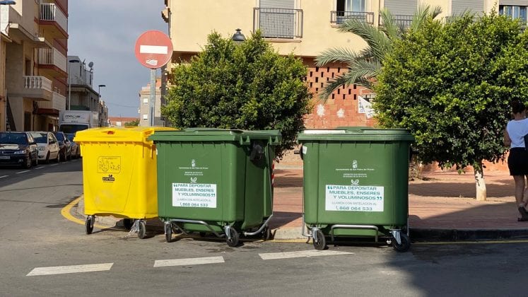 El servicio de recogida de basura renueva contenedores del centro urbano y otras zonas en San Pedro del Pinatar