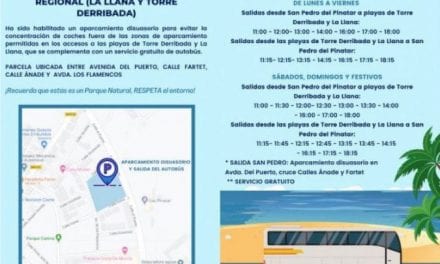 Las playas de La Llana y Torre Derribada contarán con un servicio de autobús gratuito y un aparcamiento disuasorio