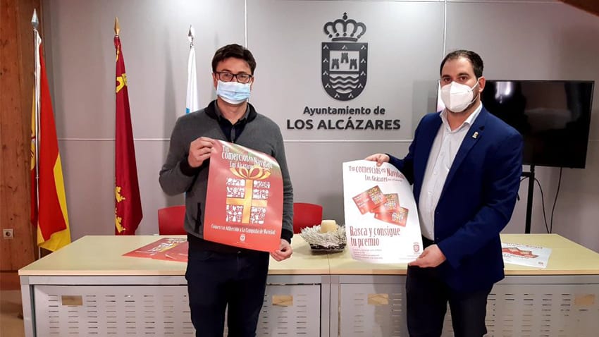 El Ayuntamiento de Los Alcázares pone en marcha una campaña en apoyo al comercio local con el reparto de 15.000 rascas