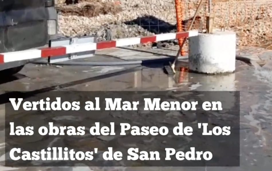 Vierten agua de tuberías al Mar Menor durante unas obras en San Pedro del Pinatar