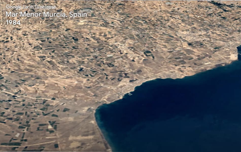 Puedes ver un timelapse en Google Earth de cómo ha cambiado el Mar Menor desde 1987 hasta 2020