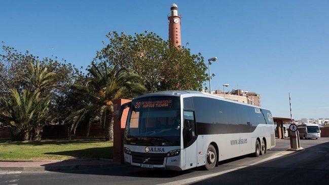 El autobús entre el Mar Menor y La Manga funcionará durante todo el año