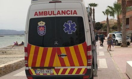 Muere una mujer de 70 años mientras se bañaba en la playa del Espejo de Los Alcázares