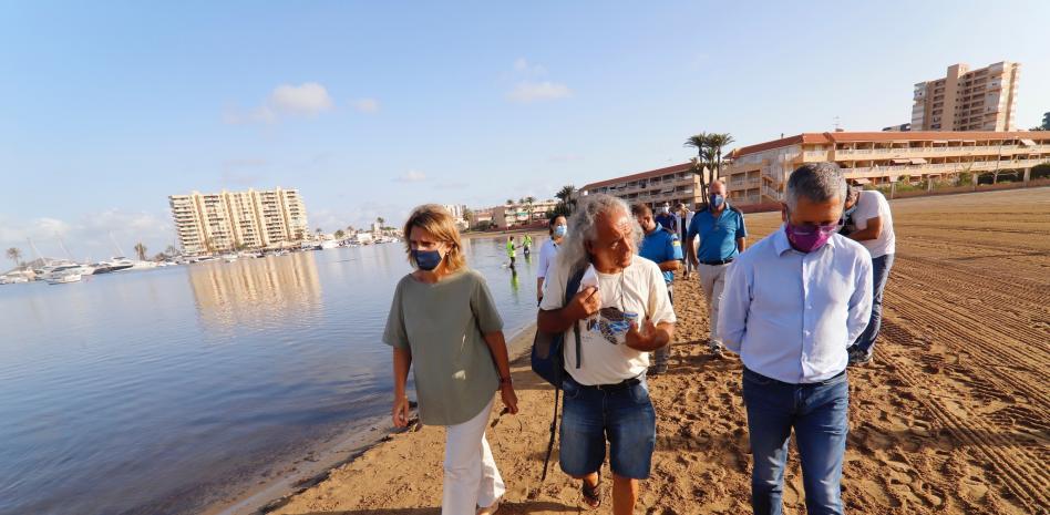 Teresa Ribera anuncia un nuevo plan estratégico para combatir el colapso ecológico del Mar Menor