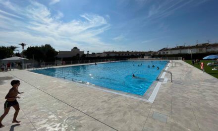 Reinauguración de la piscina Ola Azul en Los Alcázares