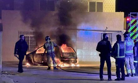 Explota y arde un vehículo en Santiago de la Ribera, San Javier
