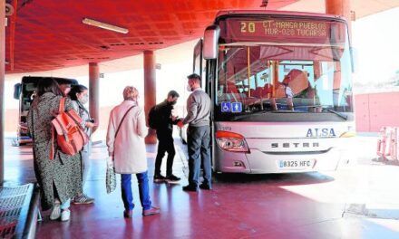 Los nuevos autobuses a La Manga del Mar Menor siguen sin horarios ni precios a dos semanas de su inicio