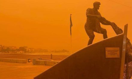 El polvo sahariano tiñe de naranja el cielo de la Región de Murcia