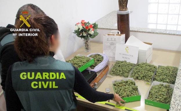 La Guardia Civil desmantela tres puntos de venta de drogas en San Javier