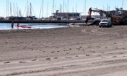 San Pedro del Pinatar regenera zonas de arena en las playas del Mar Menor