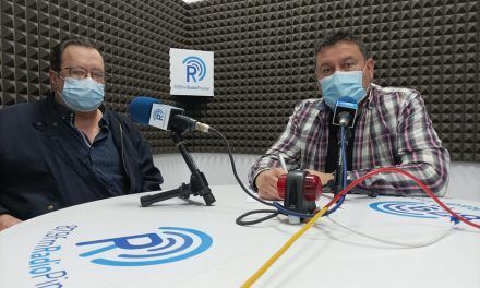 El escritor Antonio Samper entrevistado en Radio Pinatar