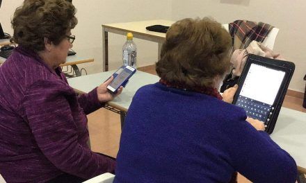 El Ayuntamiento de Los Alcázares ayuda a las personas mayores a luchar contra la brecha digital