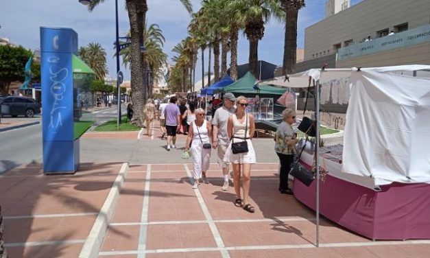 Mercado Artesano del Mar Menor el 8 de mayo 2022