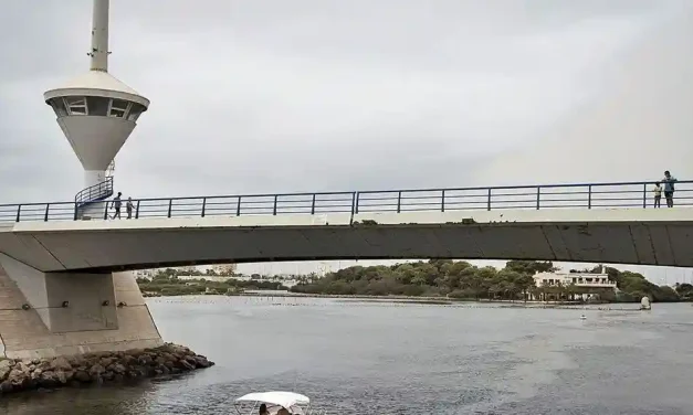 La Manga del Mar Menor: Herido un menor tras saltar de cabeza desde el puente de La Gola