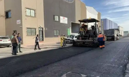 Inversión de  50.000 euros en la pavimentación de la vía con mayor tráfico del polígono industrial Los Urreas, San Javier
