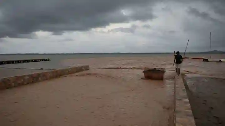 Las lluvias dejan graves inundaciones en el Mar Menor