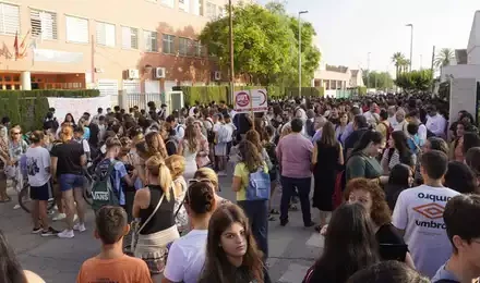 Manifestación NO a los barracones en Los Alcázares